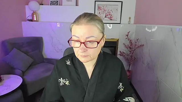 AlexandraKind online show from 11.24.25