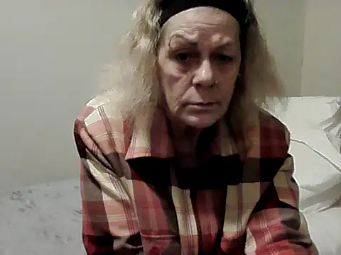 housewife shantie online show from 11.04.25