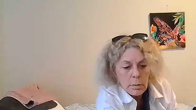 housewife shantie online show from 05.06.26