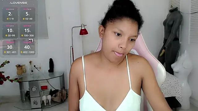 Snapshot of elly_willis chatting on 01.08.25 elly willis online show from 01.08.25