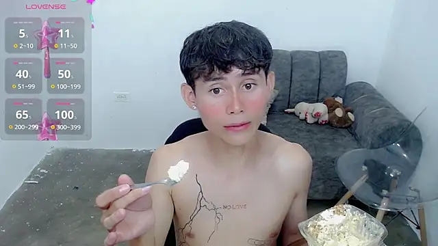 Snapshot of tanjiro_cute chatting on 12.31.24 tanjiro cute online show from 12.31.24