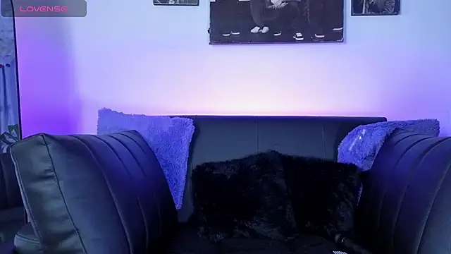 Alisson Wynter online show from 04.07.26