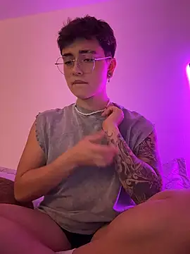 Snapshot of Chriss_gomez2 chatting on 11.23.25 Chriss gomez2 online show from 11.23.25