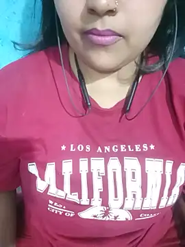 Snapshot of Love-Veronica chatting on 05.18.26 Love-Veronica online show from 05.18.26