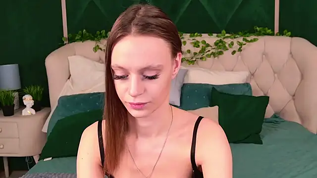 Snapshot of RebeccaMartons chatting on 03.17.25 RebeccaMartons online show from 03.17.25