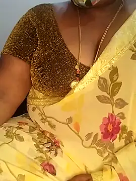 Snapshot of Sexy_Radhikaa chatting on 11.11.25 Sexy Radhikaa online show from 11.11.25