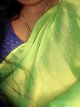 Snapshot of Sexy_Radhikaa chatting on 12.14.25 Sexy Radhikaa online show from 12.14.25