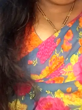 Snapshot of Sexy_Radhikaa chatting on 12.23.25 Sexy Radhikaa online show from 12.23.25