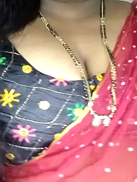 Snapshot of Sexy_Radhikaa chatting on 03.08.26 Sexy Radhikaa online show from 03.08.26