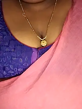 Snapshot of Sexy_Radhikaa chatting on 04.15.26 Sexy Radhikaa online show from 04.15.26