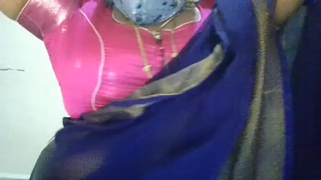 Snapshot of Sexy_Radhikaa chatting on 07.15.26 Sexy Radhikaa online show from 07.15.26