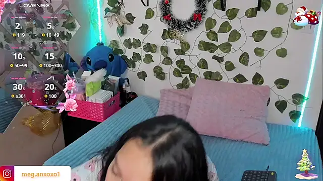 Snapshot of Megan_sophia2 chatting on 12.05.24 Megan sophia2 online show from 12.05.24