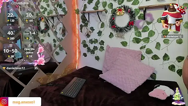 Snapshot of Megan_sophia2 chatting on 12.17.24 Megan sophia2 online show from 12.17.24