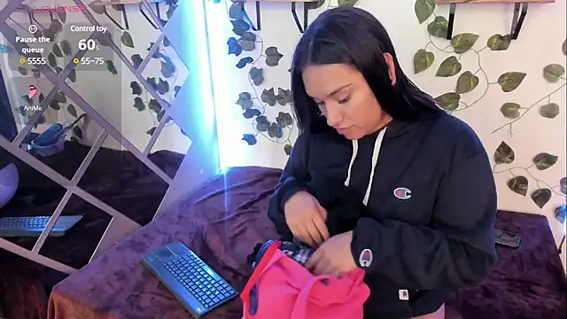 Snapshot of Megan_sophia2 chatting on 02.11.25 Megan sophia2 online show from 02.11.25