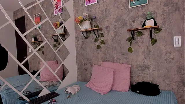 Snapshot of Megan_sophia2 chatting on 03.18.25 Megan sophia2 online show from 03.18.25