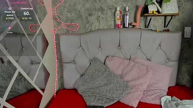 Snapshot of Megan_sophia2 chatting on 09.11.25 Megan sophia2 online show from 09.11.25