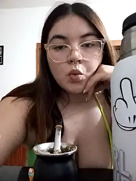 Snapshot of fresitaju chatting on 11.14.25 fresitaju online show from 11.14.25