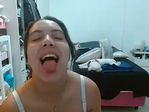 Snapshot of xBubblyBarbiexx chatting on 01.28.25 xBubblyBarbiexx online show from 01.28.25