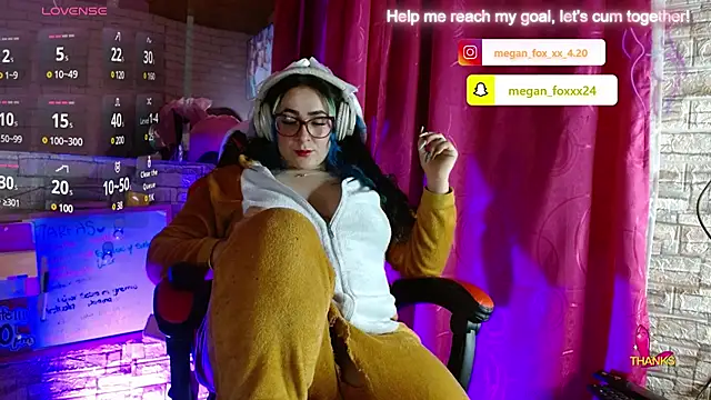 Snapshot of Meg4n_420 chatting on 03.05.25 Meg4n 420 online show from 03.05.25
