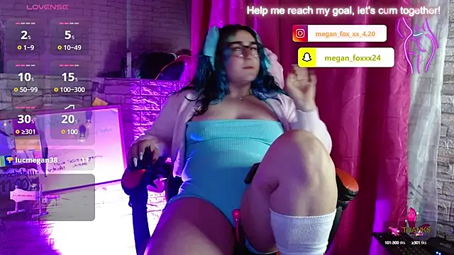 Snapshot of Meg4n_420 chatting on 03.07.25 Meg4n 420 online show from 03.07.25