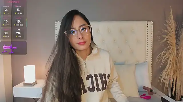 Julia Martinez  online show from 02.02.26