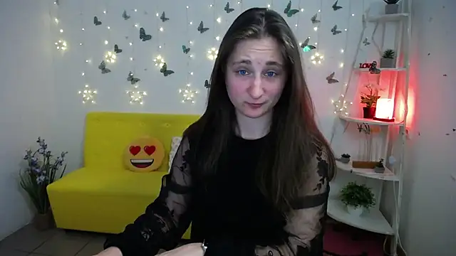 Snapshot of MichelLeee chatting on 04.24.26 MichelLeee online show from 04.24.26