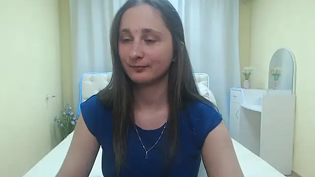 Snapshot of MichelLeee chatting on 05.26.26 MichelLeee online show from 05.26.26