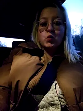 Snapshot of Lillyloo_ chatting on 03.10.25 Lillyloo  online show from 03.10.25