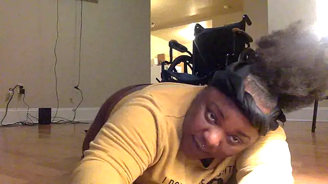 Snapshot of Cocabugattibad chatting on 02.04.25 Cocabugattibad online show from 02.04.25