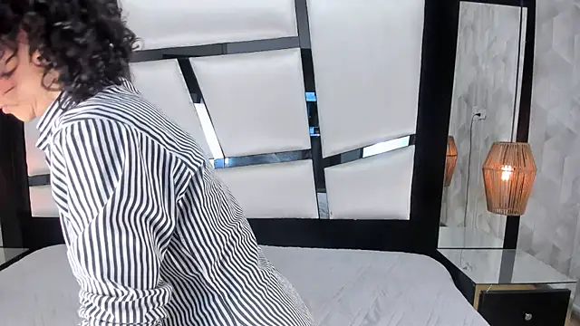 AriannaRussell  online show from 03.20.25