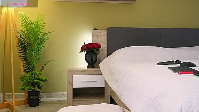 KiraRosse online show from 11.22.25