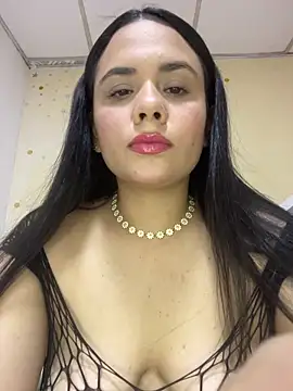 Snapshot of Leyna_Kenet chatting on 05.19.26 Leyna Kenet online show from 05.19.26