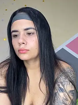 Snapshot of Leyna_Kenet chatting on 05.31.26 Leyna Kenet online show from 05.31.26