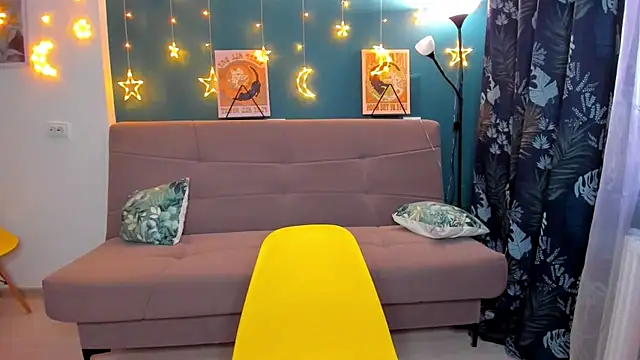 Snapshot of Xloe_Queen chatting on 01.14.25 Xloe Queen online show from 01.14.25