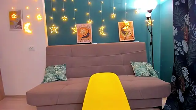 Snapshot of Xloe_Queen chatting on 01.25.25 Xloe Queen online show from 01.25.25