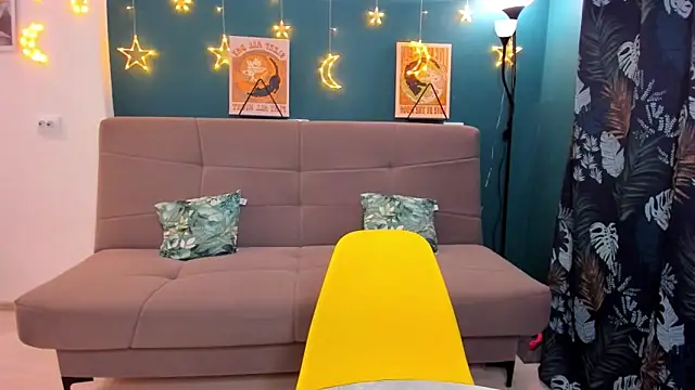 Snapshot of Xloe_Queen chatting on 03.20.25 Xloe Queen online show from 03.20.25