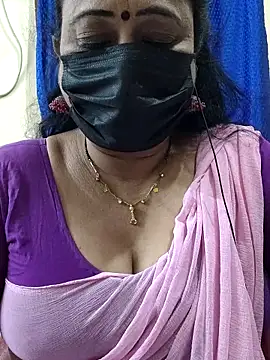 Snapshot of rekha_naier chatting on 12.17.25 rekha naier online show from 12.17.25