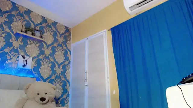 Snapshot of nicoledollts chatting on 02.08.26 nicoledollts online show from 02.08.26