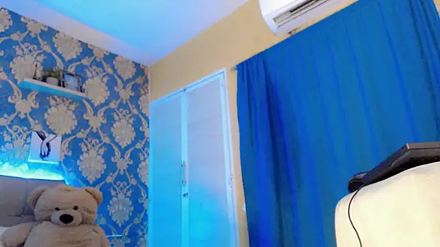 Snapshot of nicoledollts chatting on 02.24.26 nicoledollts online show from 02.24.26