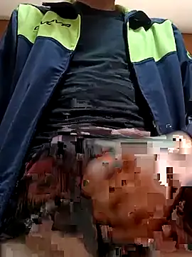 Snapshot of dariodario chatting on 03.08.25 dariodario online show from 03.08.25