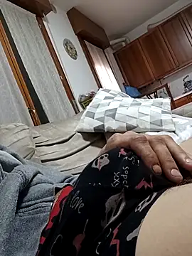 Snapshot of dariodario chatting on 10.30.25 dariodario online show from 10.30.25