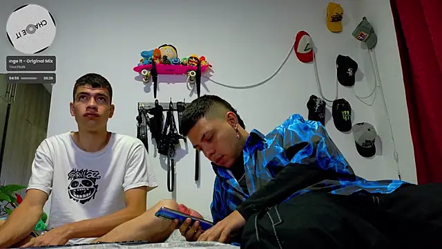 Snapshot of Nymphobuddies chatting on 01.04.25 Nymphobuddies online show from 01.04.25