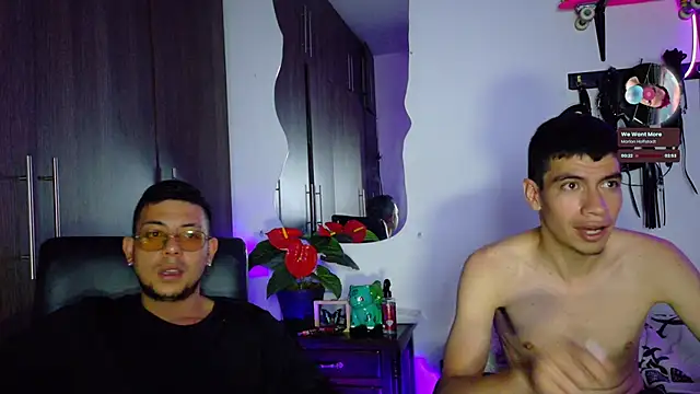 Snapshot of Nymphobuddies chatting on 02.19.25 Nymphobuddies online show from 02.19.25