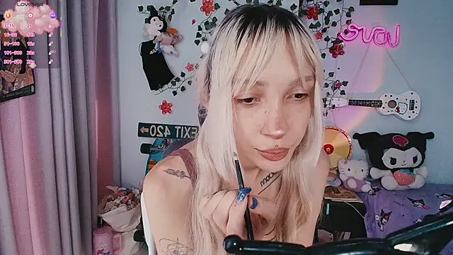 Snapshot of sweed_angel chatting on 07.22.26 sweed angel online show from 07.22.26