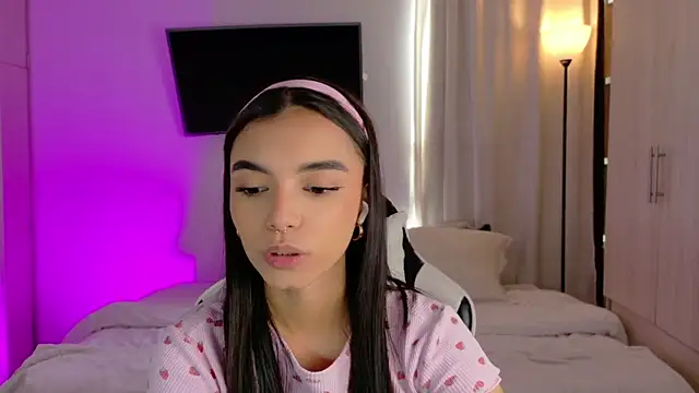 AnabelWolf online show from 09.27.25