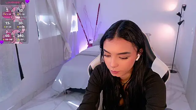 AnabelWolf online show from 12.04.25