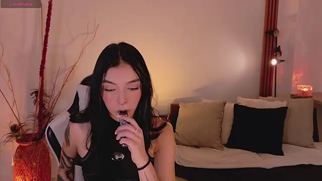 Snapshot of AnabelWolf chatting on 04.27.26 AnabelWolf online show from 04.27.26
