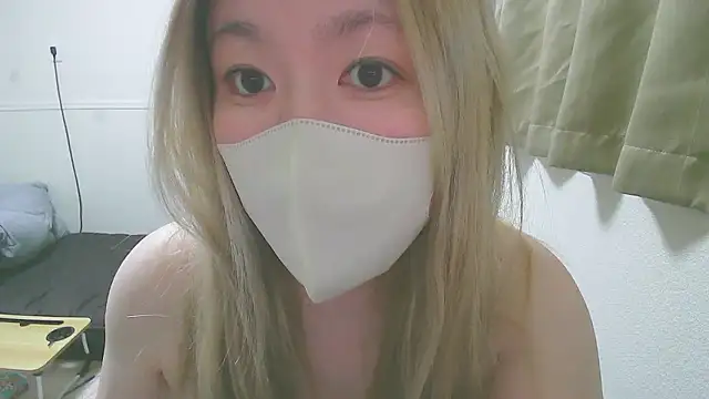 Snapshot of Remi_official chatting on 04.16.26 Remi official online show from 04.16.26