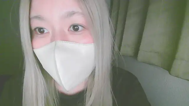 Snapshot of Remi_official chatting on 04.22.26 Remi official online show from 04.22.26