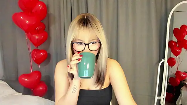 Snapshot of may_mia chatting on 02.17.25 may mia online show from 02.17.25